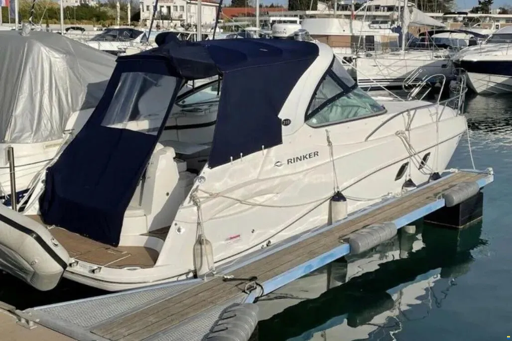 Rinker 310 Express Cruiser