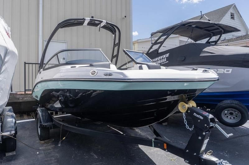Yamaha Boats AR195